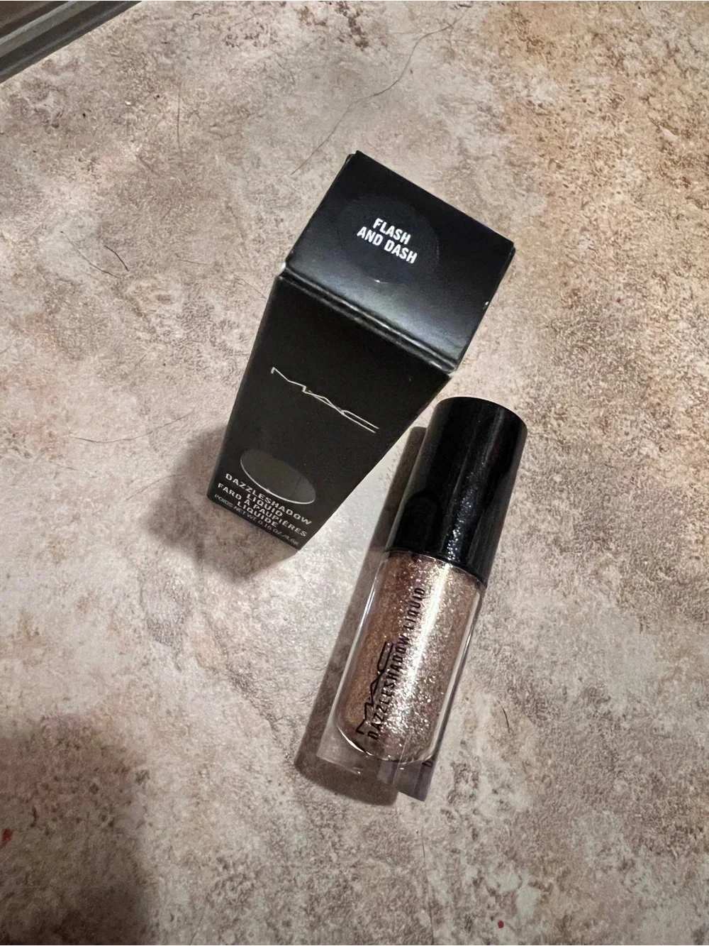 MAC Cosmetics Dazzleshadow Liquid Flash And Dash